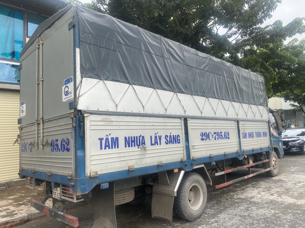 xe tải tấm nhựa lấy sáng
